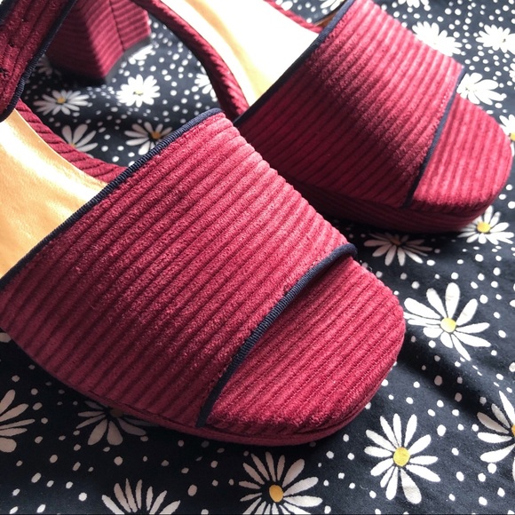 NWT urban outfitters red platform chunky heels - Picture 2 of 5